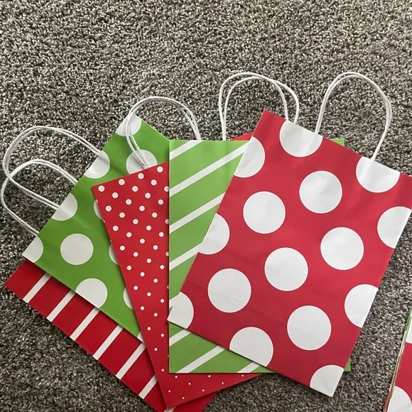 ❤️💚 Gift Bags 💚❤️ - Picture 2 of 6